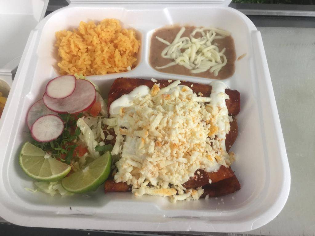 Martas Tamales En Milwaukee Wisconsin | restaurant | 1023 S Cesar E Chavez Dr, Milwaukee, WI 53204, USA | 4149755410 OR +1 414-975-5410