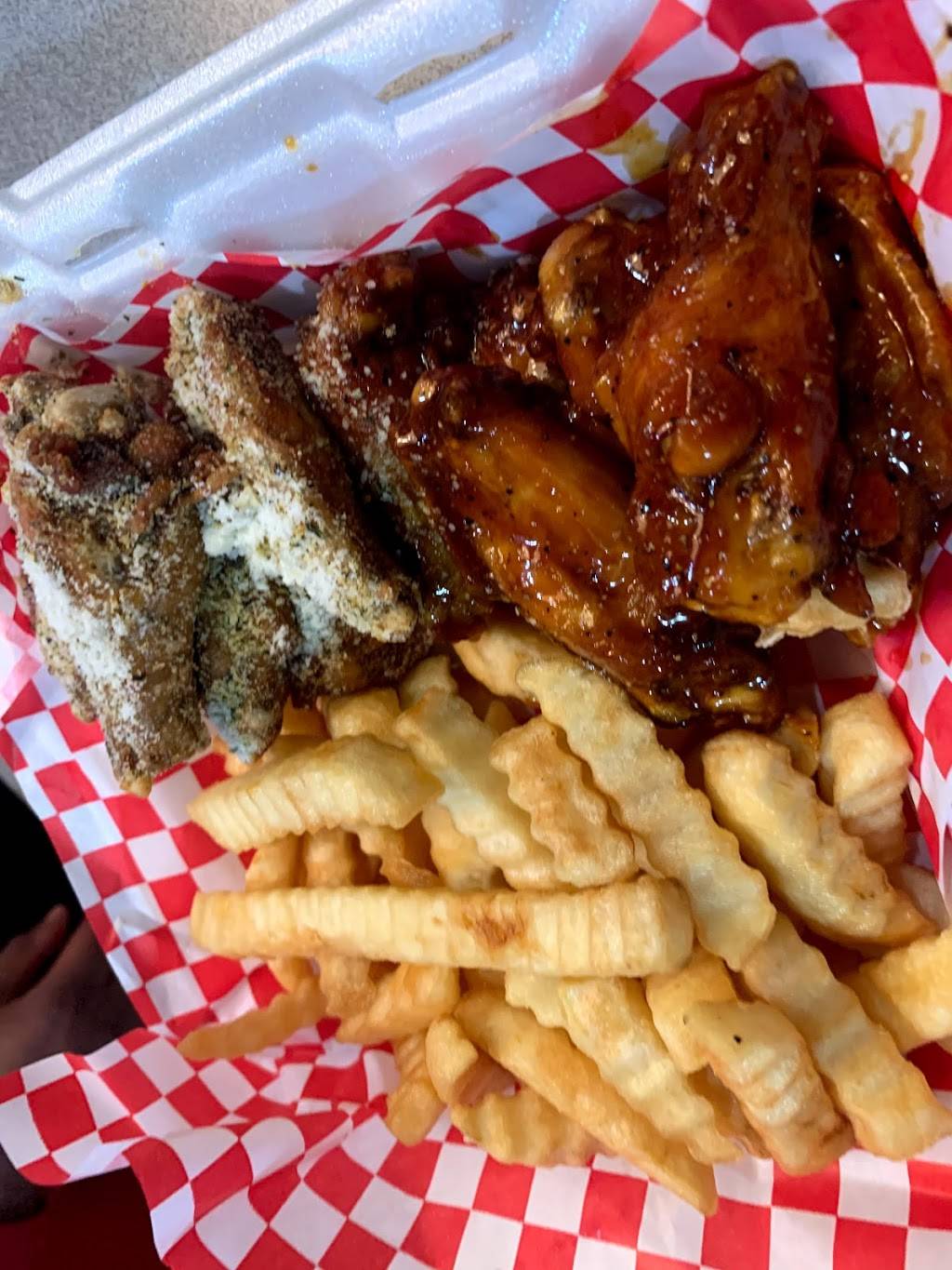 Noisy Wings | restaurant | 1501 Bush River Rd, Columbia, SC 29210, USA | 8035635733 OR +1 803-563-5733