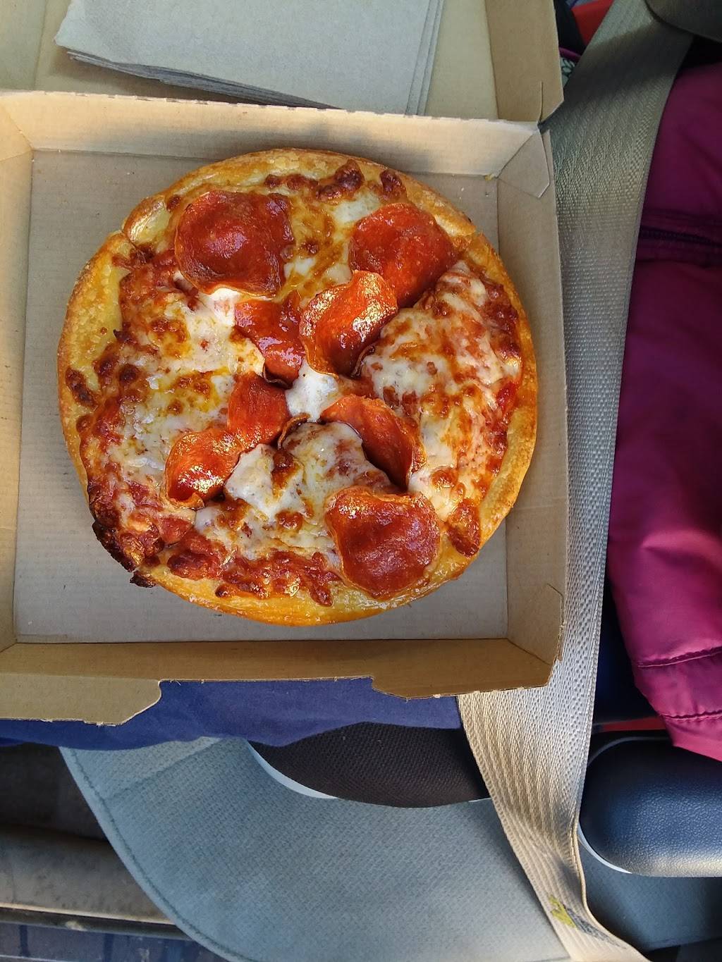 Pizza Hut | restaurant | 7103 North Ave, Oak Park, IL 60302, USA | 7083580028 OR +1 708-358-0028