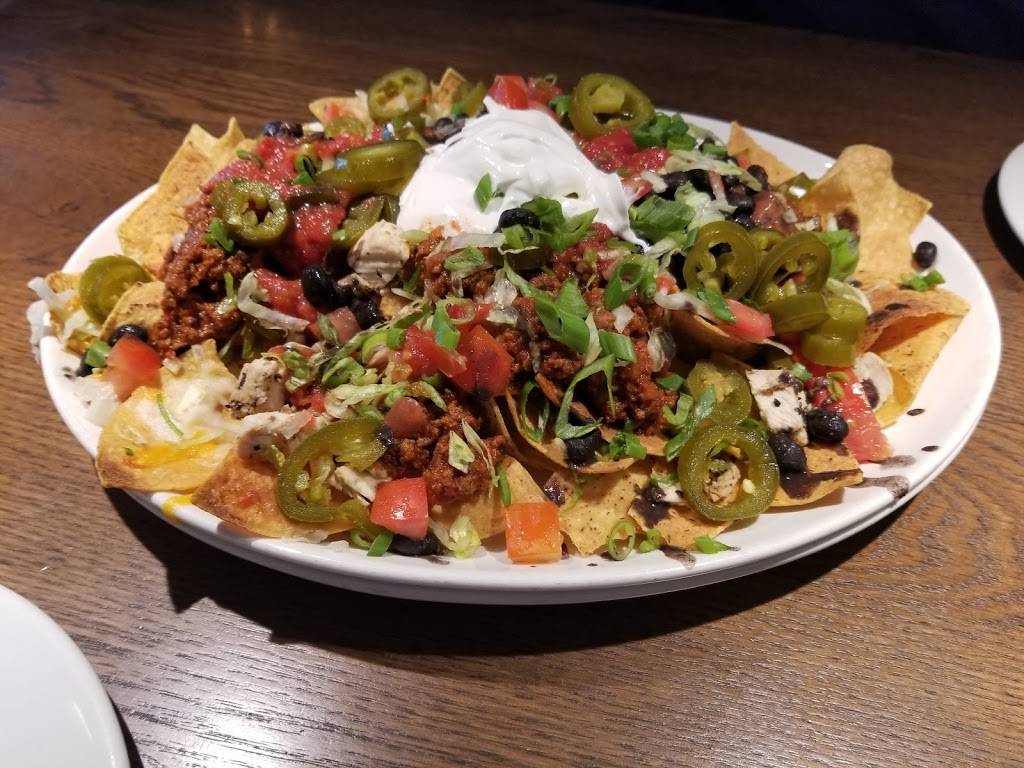 Village Tavern | restaurant | 1903 Westridge Rd, Greensboro, NC 27410, USA | 3362823063 OR +1 336-282-3063