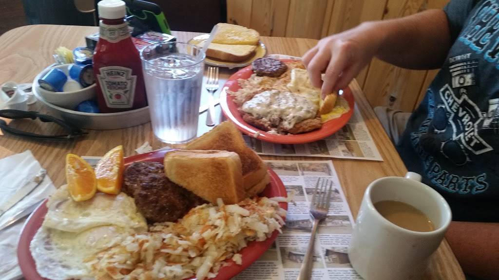 Ellies 12 Tables | restaurant | 611 Morenci Ave, Mio, MI 48647, USA | 9898266566 OR +1 989-826-6566