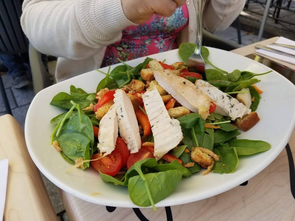 Rôtisserie St-Hubert | restaurant | 693 Grande Allée E, Québec, QC G1R 2K1, Canada | 4186531234 OR +1 418-653-1234