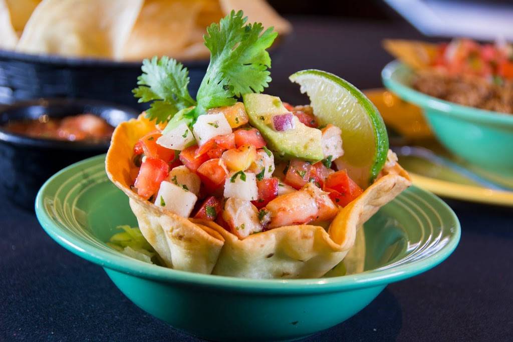 Mama Roja Mexican Kitchen | restaurant | 9219 Lake Hefner Dr, Oklahoma City, OK 73120, USA | 4053026262 OR +1 405-302-6262