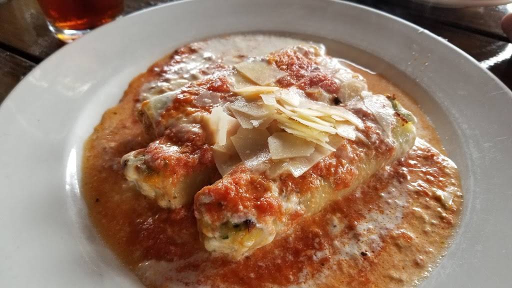 Sugos Spaghetteria | restaurant | 243 Harvard Dr, Edwardsville, IL 62025, USA | 6186594640 OR +1 618-659-4640