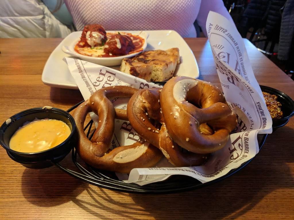 Beer Barrel Pizza and Grill | restaurant | 3993 Morse Crossing, Columbus, OH 43219, USA | 6146813663 OR +1 614-681-3663