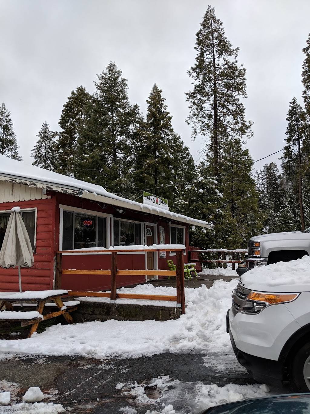 Sweet Peas Restaurant and Bakery | restaurant | 24556 CA-108, Mi-Wuk Village, CA 95346, USA | 2094329081 OR +1 209-432-9081