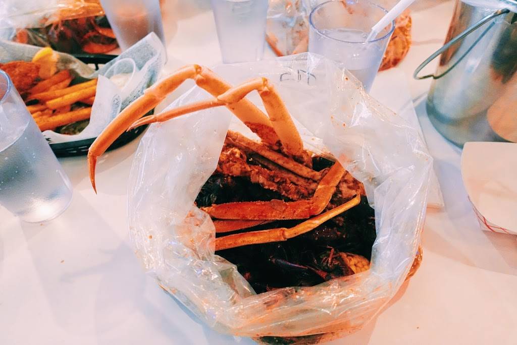 Holly Crab | restaurant | 1098 Commonwealth Avenue, Boston, MA 02215, USA | 6174875957 OR +1 617-487-5957