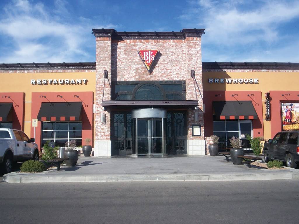 BJs Restaurant & Brewhouse | restaurant | 11905 Gateway Blvd W, El Paso, TX 79936, USA | 9156338300 OR +1 915-633-8300