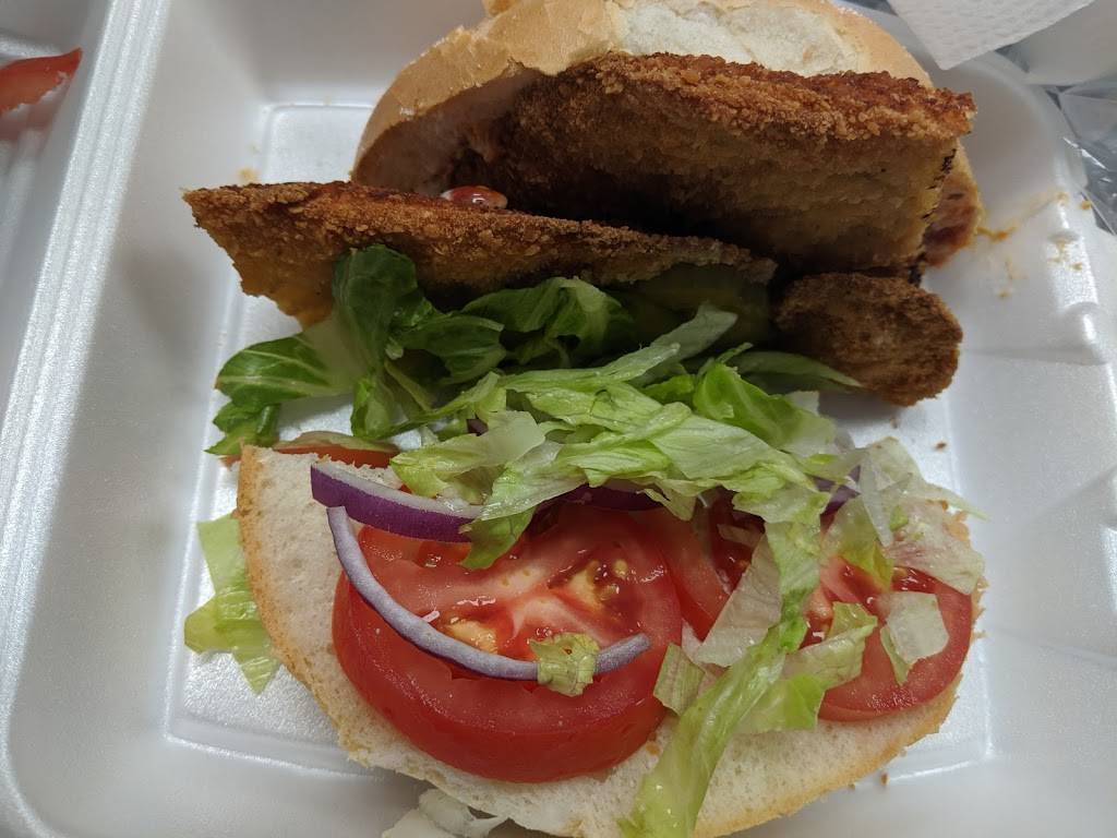 Moms Bistro | restaurant | 146 Citation Dr, Concord, ON L4K 2S8, Canada | 9056600177 OR +1 905-660-0177