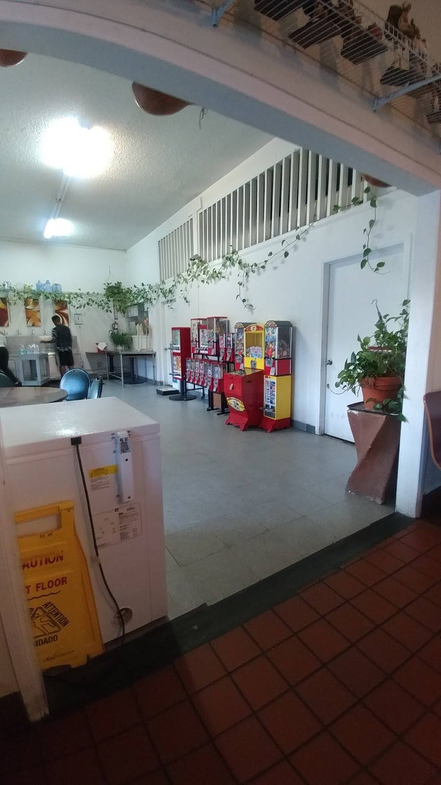 Taqueria El Pariente | restaurant | 24042 Newhall Ave, Newhall, CA 91321, USA | 6612229327 OR +1 661-222-9327