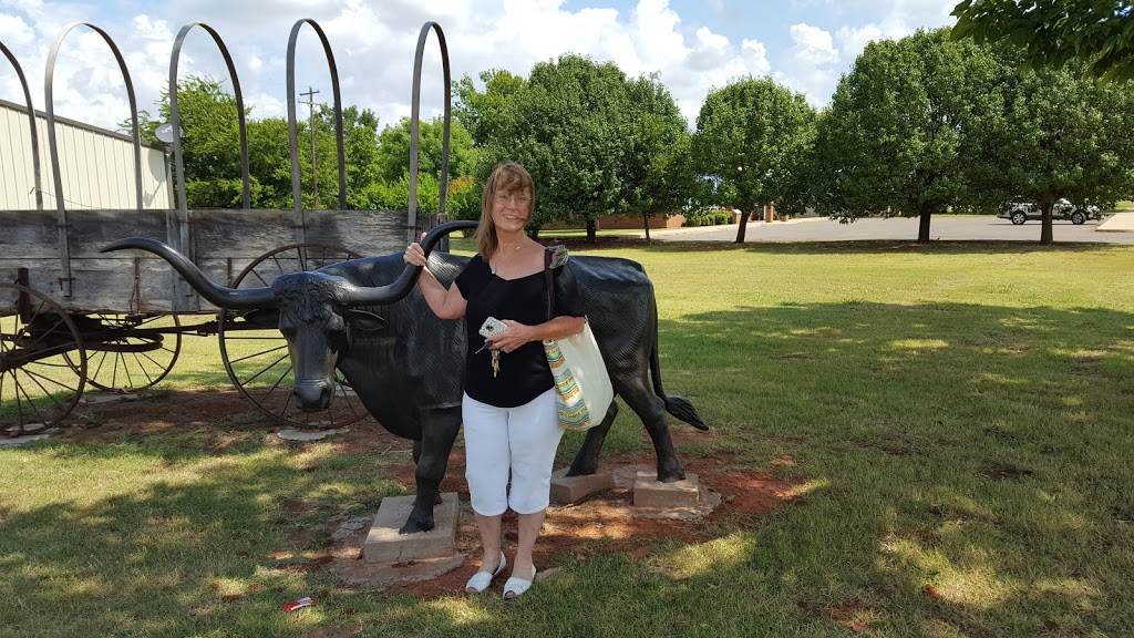 Lucilles | restaurant | 102 S Main St, Mulhall, OK 73063, USA | 4057080576 OR +1 405-708-0576