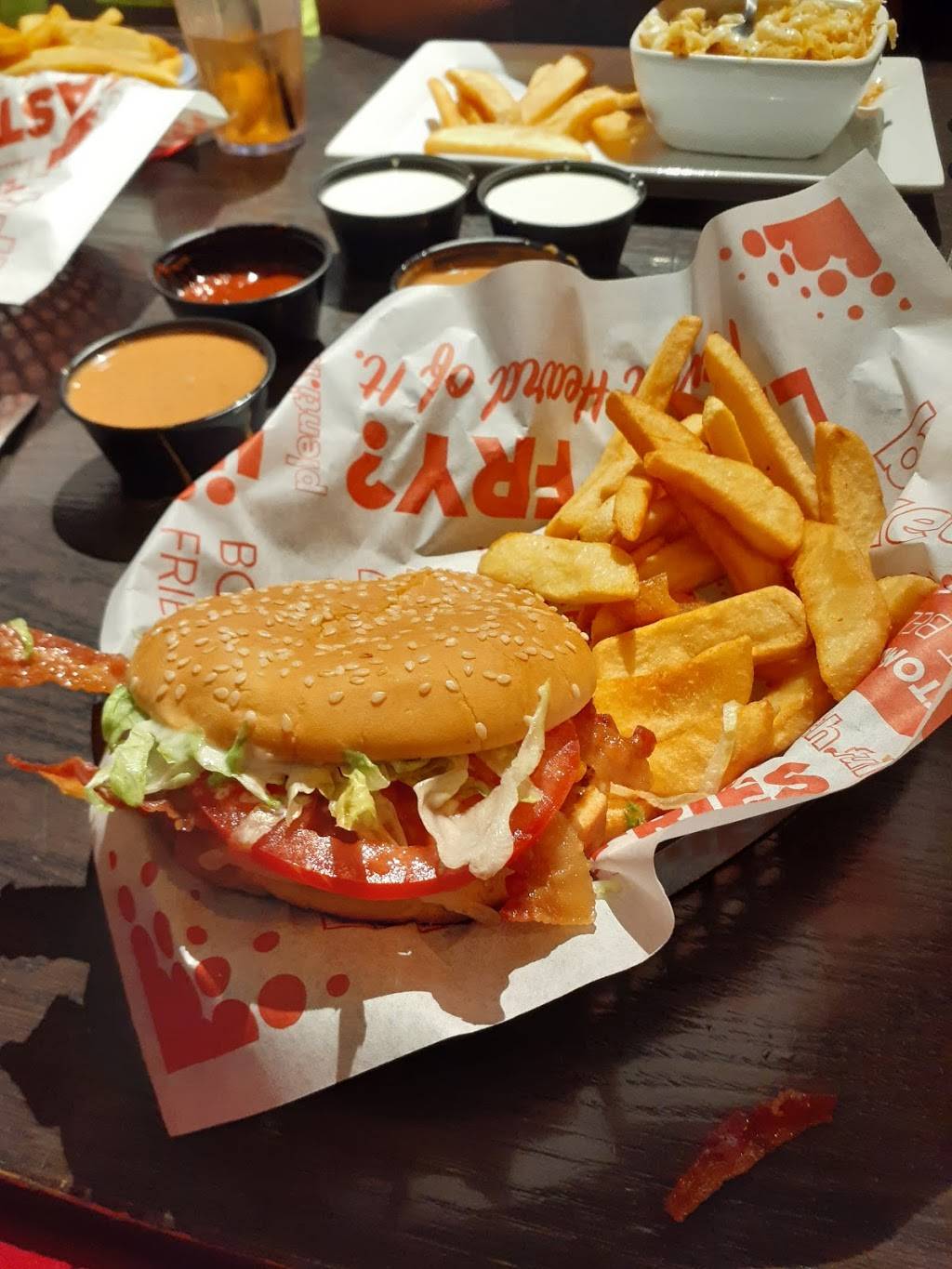 Red Robin Gourmet Burgers and Brews | restaurant | 3609 9th St SW, Puyallup, WA 98371, USA | 2538409901 OR +1 253-840-9901