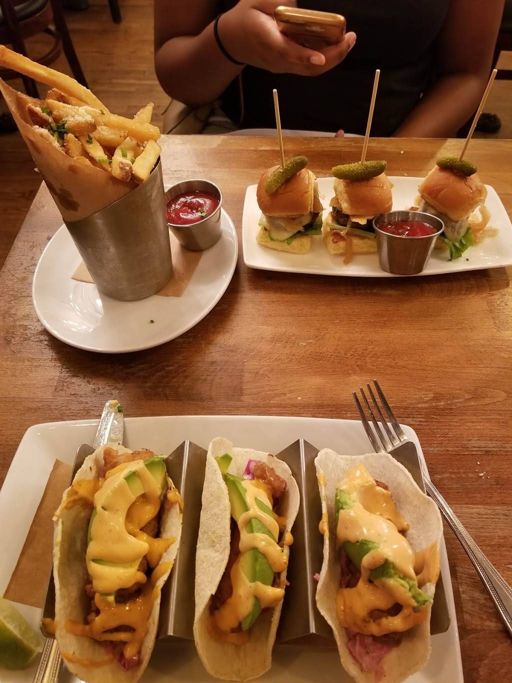 The Ainsworth | restaurant | 310 Sinatra Dr, Hoboken, NJ 07030, USA | 2017167070 OR +1 201-716-7070