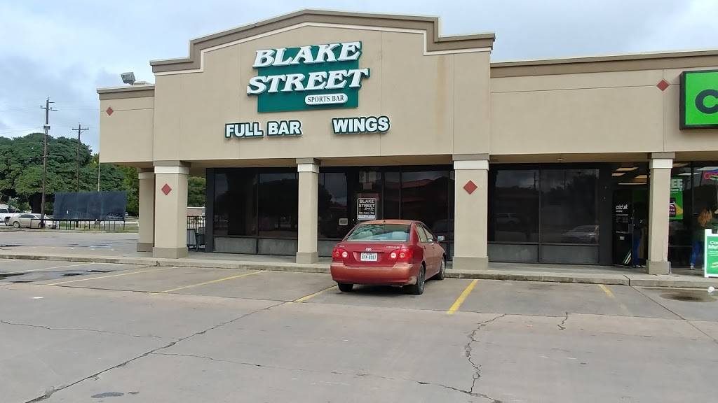Blake Street Sports Bar | restaurant | 2101 Milam St, Columbus, TX 78934, USA | 9797325757 OR +1 979-732-5757