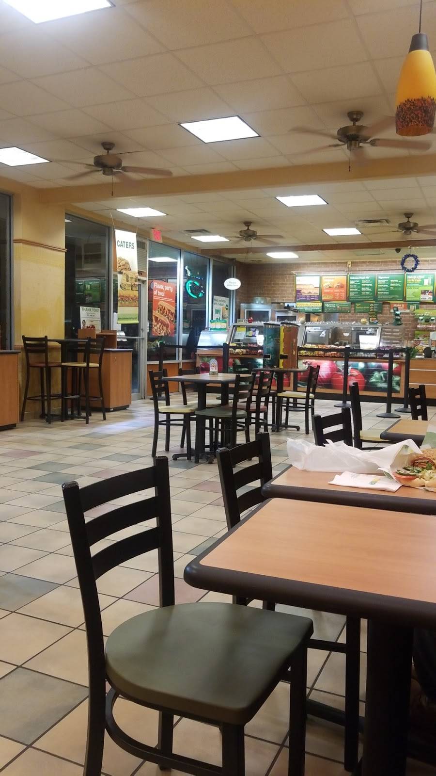 Subway | restaurant | 2 Ray Ave, Fitchburg, MA 01420, USA | 9783450138 OR +1 978-345-0138
