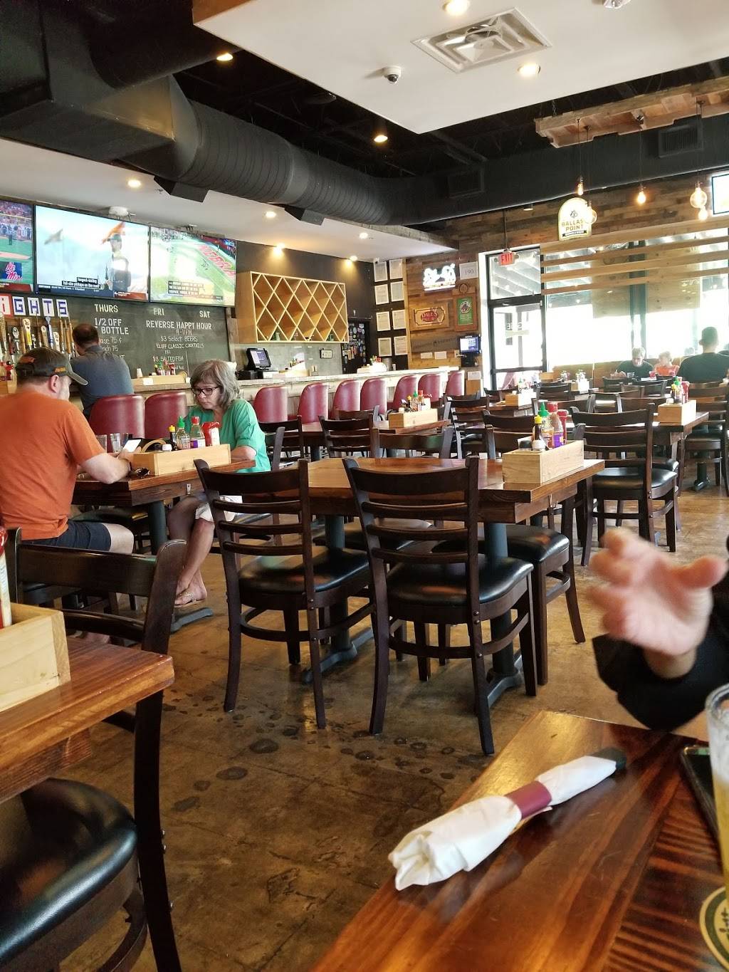 Hughies | restaurant | 4721 N Main St Suite A, Houston, TX 77009, USA | 2818889415 OR +1 281-888-9415