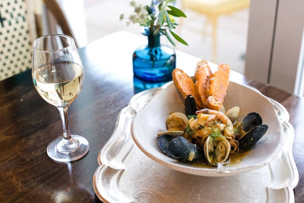 Petite LouLou Creperie + Bar à Vins | cafe | 713 E Main St, Purcellville, VA 20132, USA | 5404413135 OR +1 540-441-3135