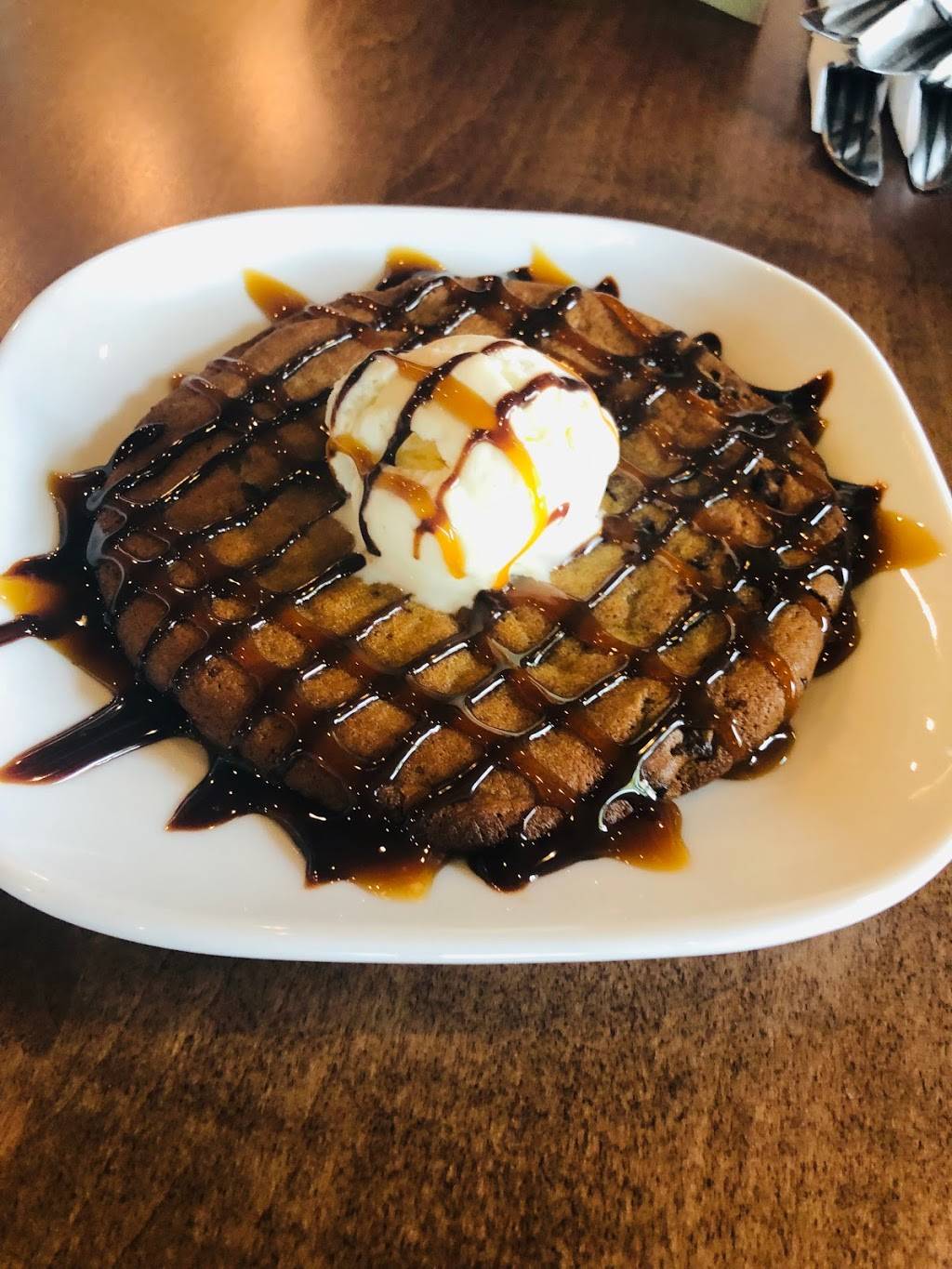 Boston Pizza | restaurant | 4523 Dundas St, Burlington, ON L7R 3X4, Canada | 9053151588 OR +1 905-315-1588