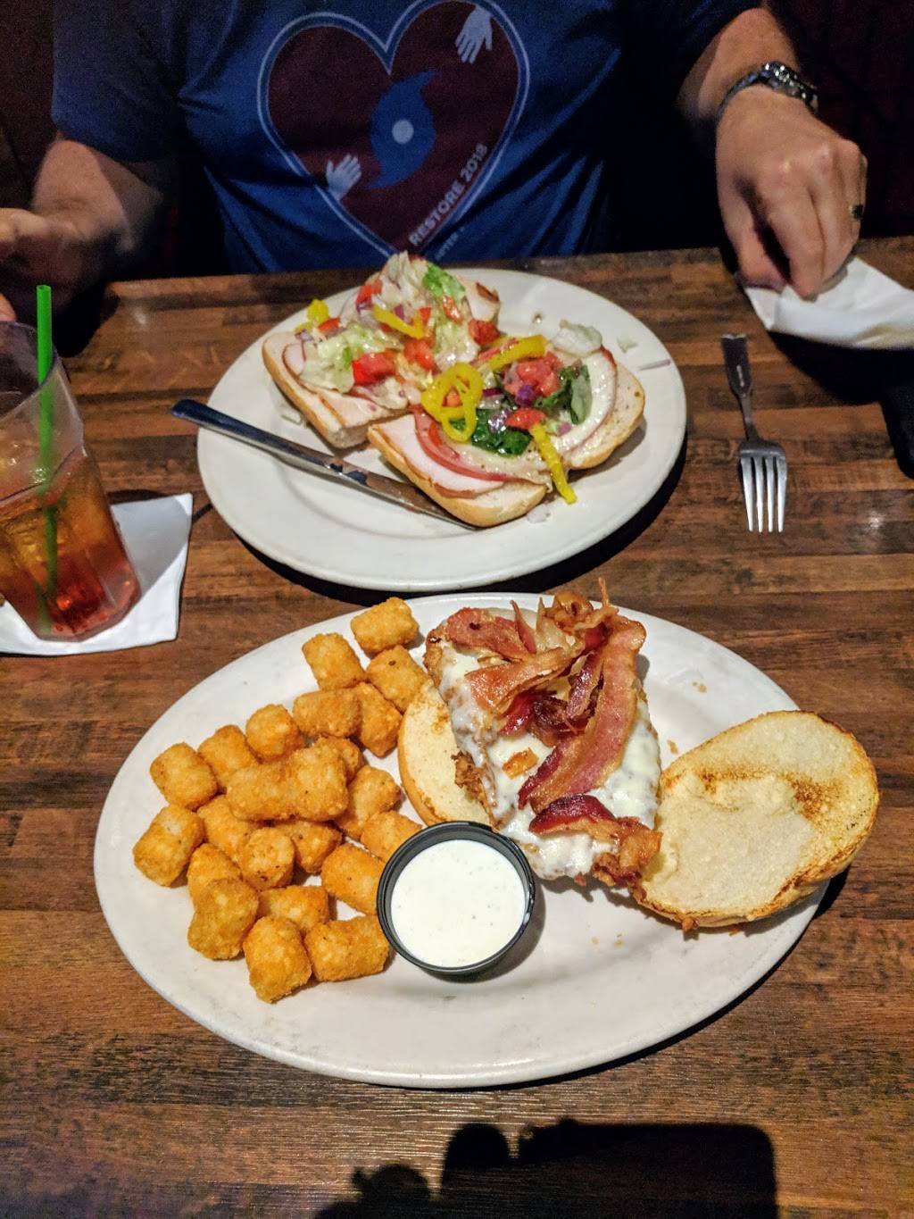 Gecko’s Grill & Pub | meal takeaway | 1900 Hillview St, Sarasota, FL 34239, USA | 9419532929 OR +1 941-953-2929