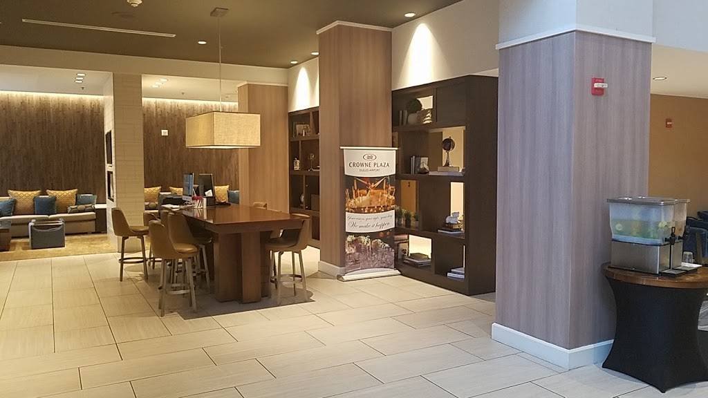 Houlihans | restaurant | 2200 Centreville Rd, Herndon, VA 20170, USA | 7036740454 OR +1 703-674-0454