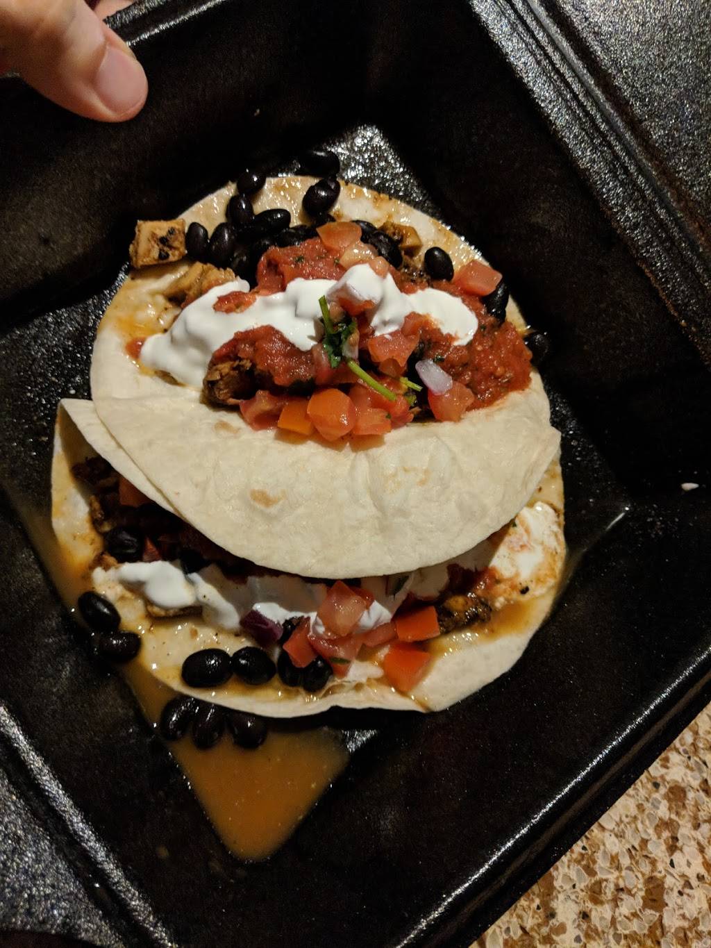 Salsaritas Fresh Mexican Grill | restaurant | 5920 Highland Shoppes Dr, Charlotte, NC 28269, USA | 7044678096 OR +1 704-467-8096