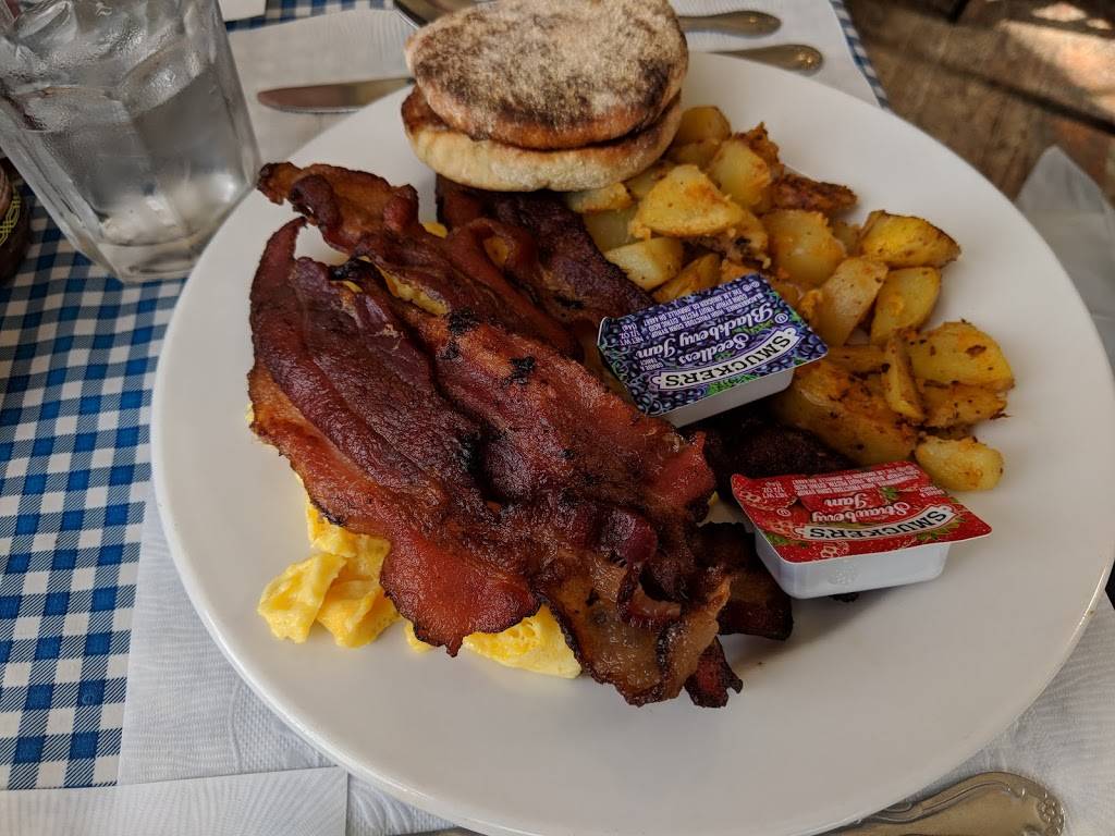 Hollys Lighthouse Cafe | cafe | 602 Lighthouse Ave, Pacific Grove, CA 93950, USA | 8313727006 OR +1 831-372-7006