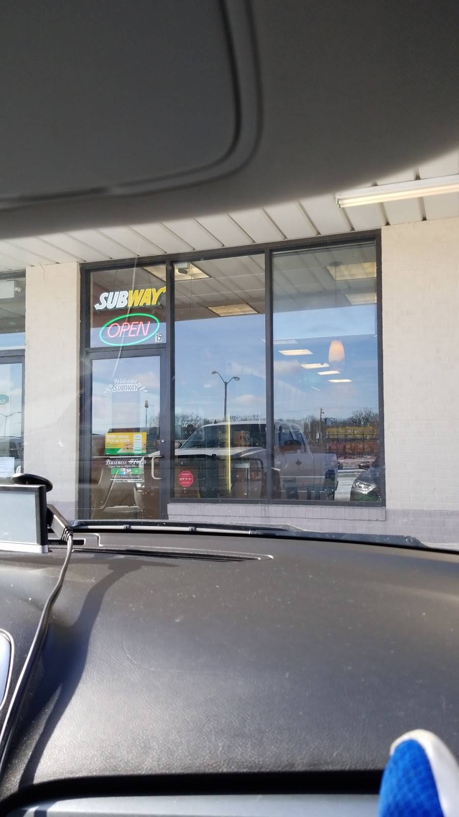Subway | restaurant | 15, Rend Lake Plaza, Benton, IL 62812, USA | 6184354942 OR +1 618-435-4942