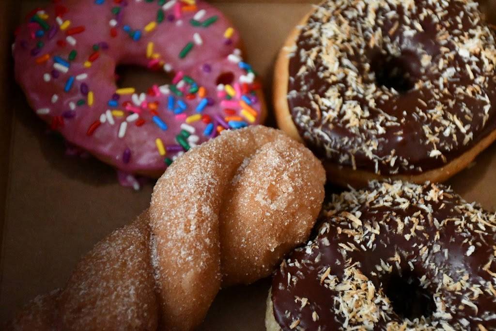 Golden Dinosaurs Vegan Deli | restaurant | 2930 Beach Blvd S, Gulfport, FL 33707, USA | 7278736901 OR +1 727-873-6901