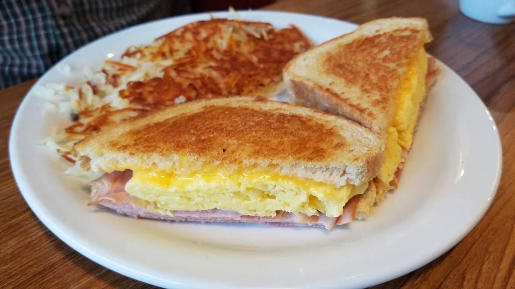 Dennys | restaurant | 2421 S Archibald Ave, Ontario, CA 91761, USA | 9099473103 OR +1 909-947-3103