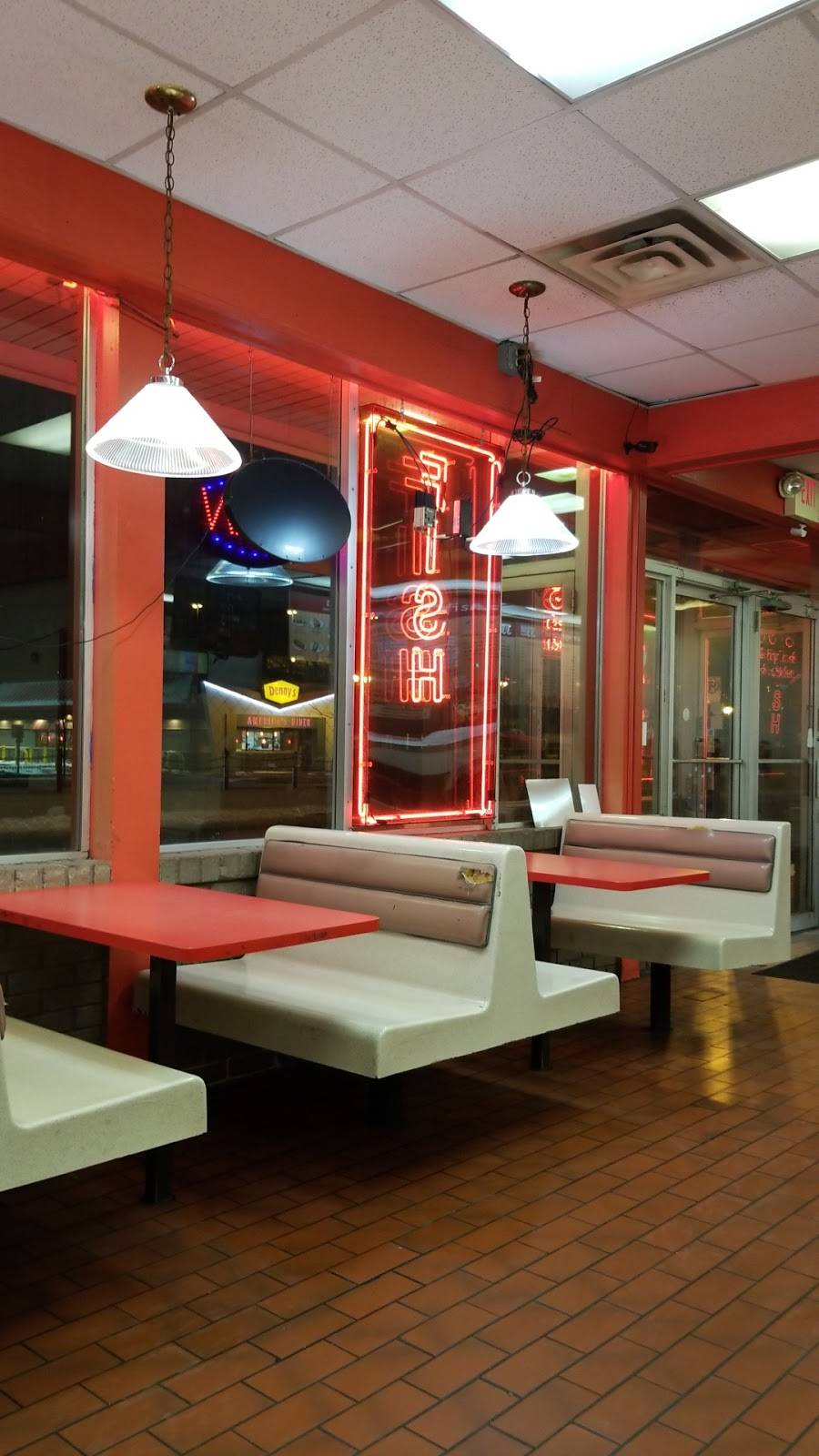 J J Fish & Chicken | restaurant | 1647 University Ave W, St Paul, MN 55104, USA | 6512513497 OR +1 651-251-3497