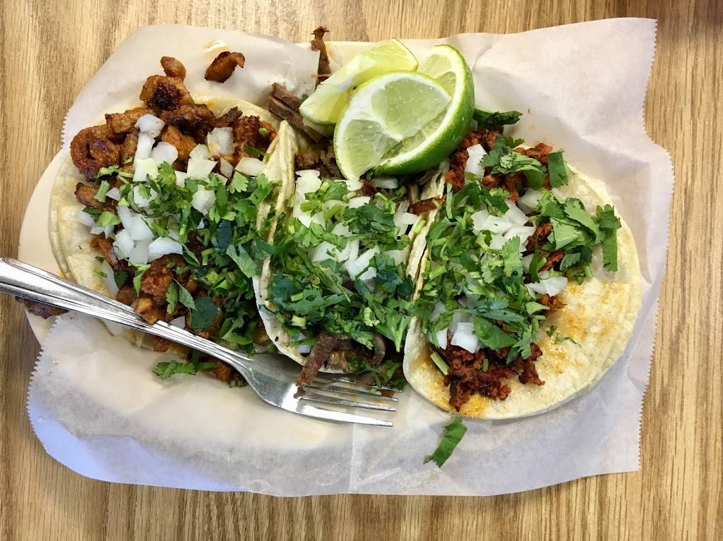 Los Burritos Tapatios | restaurant | 6601 S Cass Ave # P, Westmont, IL 60559, USA | 6305150640 OR +1 630-515-0640