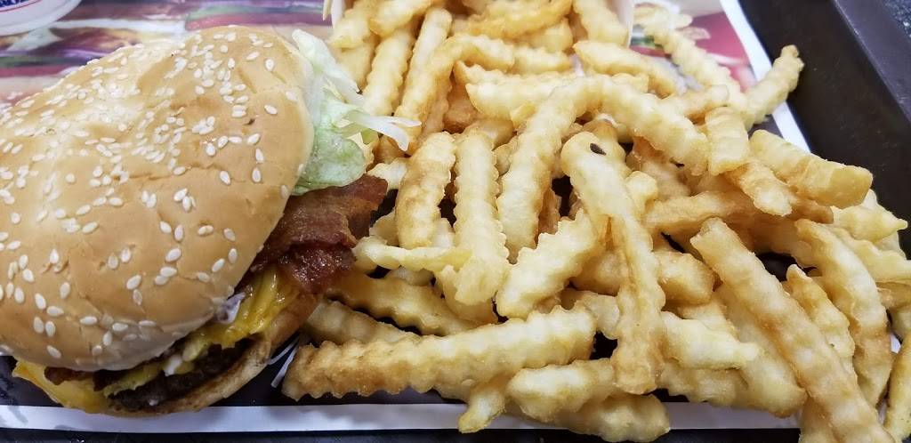 Braums Ice Cream & Burger Restaurant | restaurant | 3201 NE 2nd St, Mineral Wells, TX 76067, USA | 9403281672 OR +1 940-328-1672