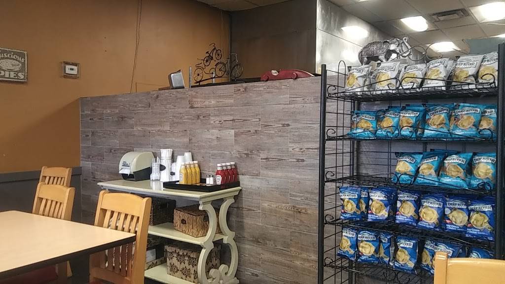 Famous Pizza Of West Warwick | restaurant | 1738 Main St, West Warwick, RI 02893, USA | 4018286994 OR +1 401-828-6994