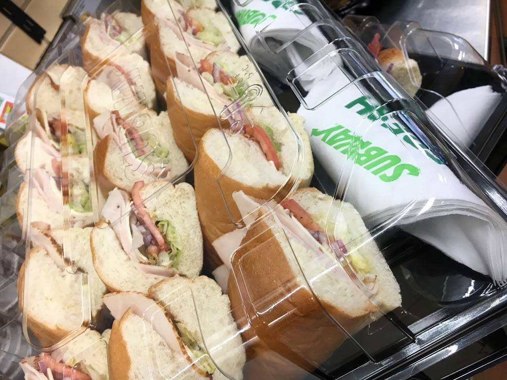 Subway Restaurants | restaurant | 1351 Forest Ave #13, Staten Island, NY 10302, USA | 7187273555 OR +1 718-727-3555