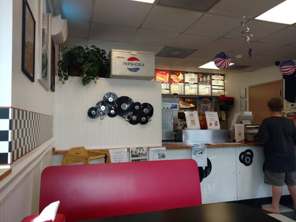 Sarahs Burgers | restaurant | 106 Craig St, Craigsville, VA 24430, USA | 5409979007 OR +1 540-997-9007