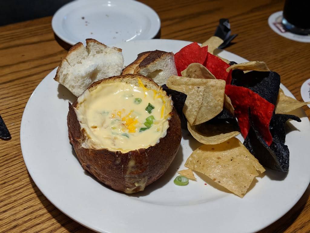 Peppinos Sports Grille & Pizzeria | restaurant | 1515 Eastport Dr, Grand Rapids, MI 49508, USA | 6165548880 OR +1 616-554-8880