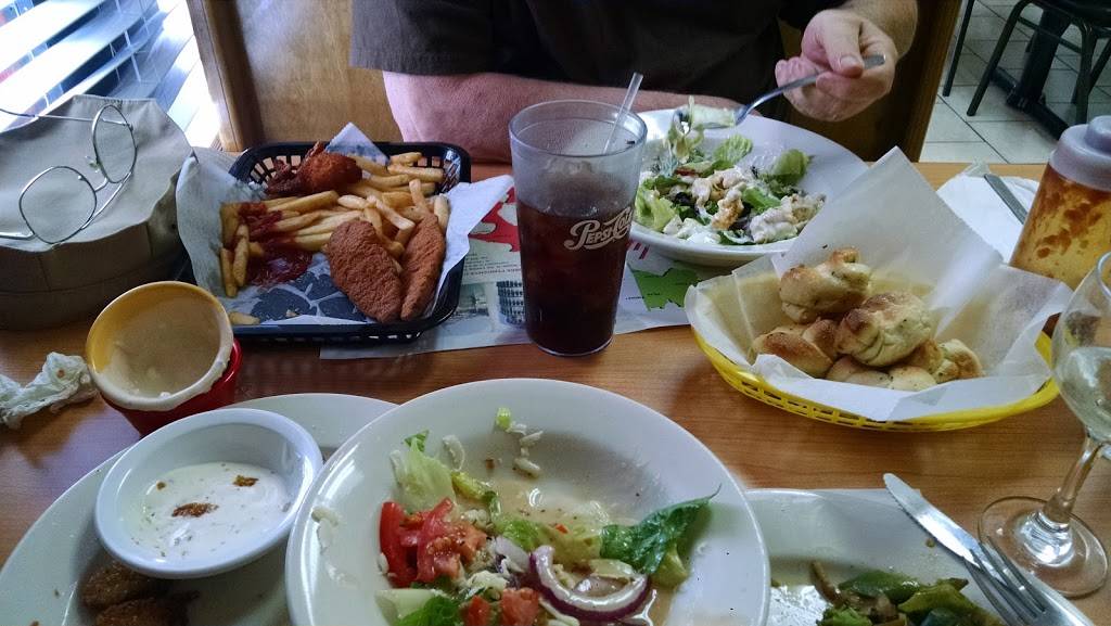 Pinos Pizza & Restaurant | restaurant | 306 County Dr, Wakefield, VA 23888, USA | 7578993117 OR +1 757-899-3117