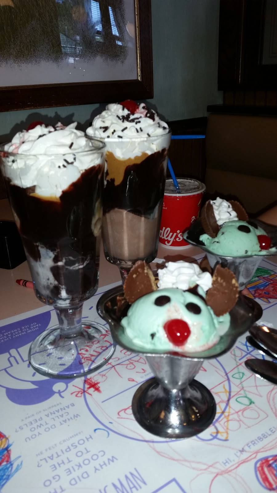 Friendlys | restaurant | 4812 Sunrise Hwy, Massapequa Park, NY 11762, USA | 5165413757 OR +1 516-541-3757