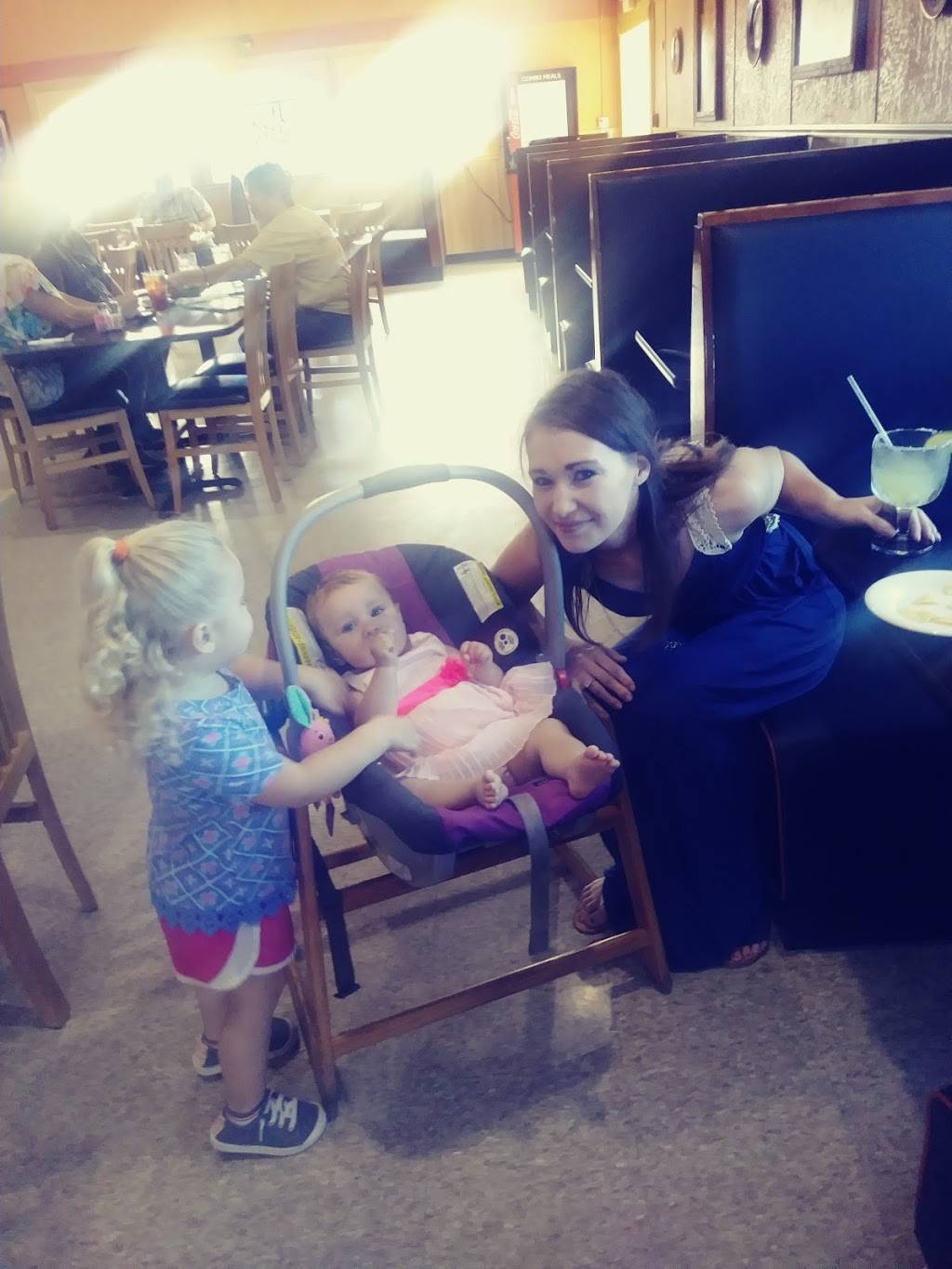 Tequilas Mexican Restaurant & Bar | restaurant | 520 NW Elm Row Ave, Topeka, KS 66608, USA | 7854785663 OR +1 785-478-5663