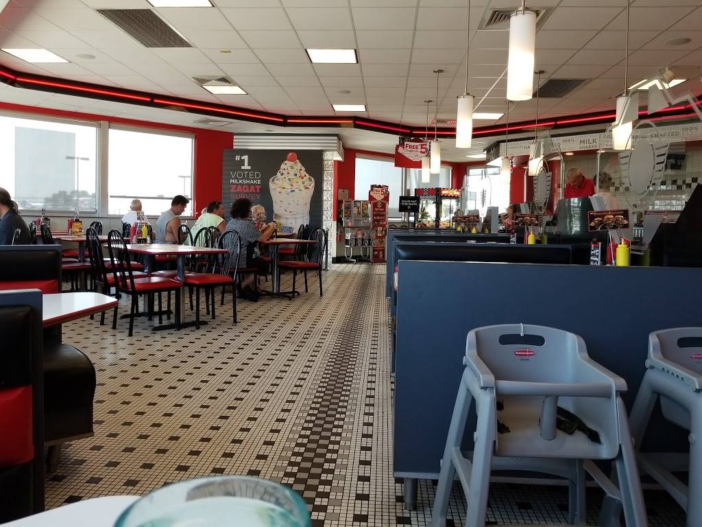 Steak n Shake | restaurant | 1802 S Veterans Pkwy, Bloomington, IL 61704, USA | 3096619204 OR +1 309-661-9204