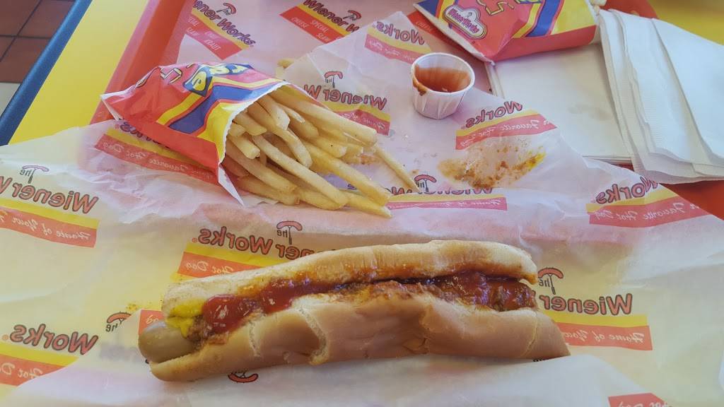 Wiener Works | restaurant | 2544 Hope Mills Rd, Fayetteville, NC 28306, USA | 9104244777 OR +1 910-424-4777