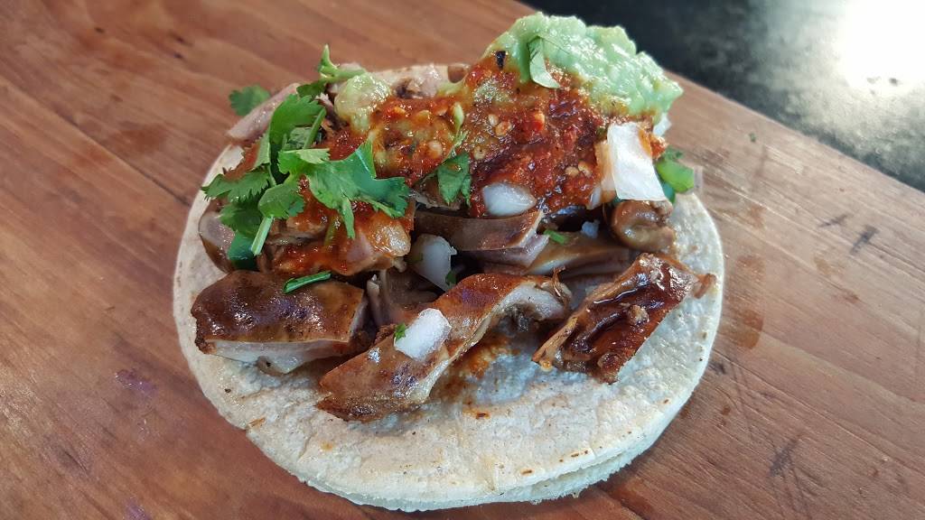 Carnitas el Momo | restaurant | 2411 Fairmount St, Los Angeles, CA 90033, USA | 3236278540 OR +1 323-627-8540