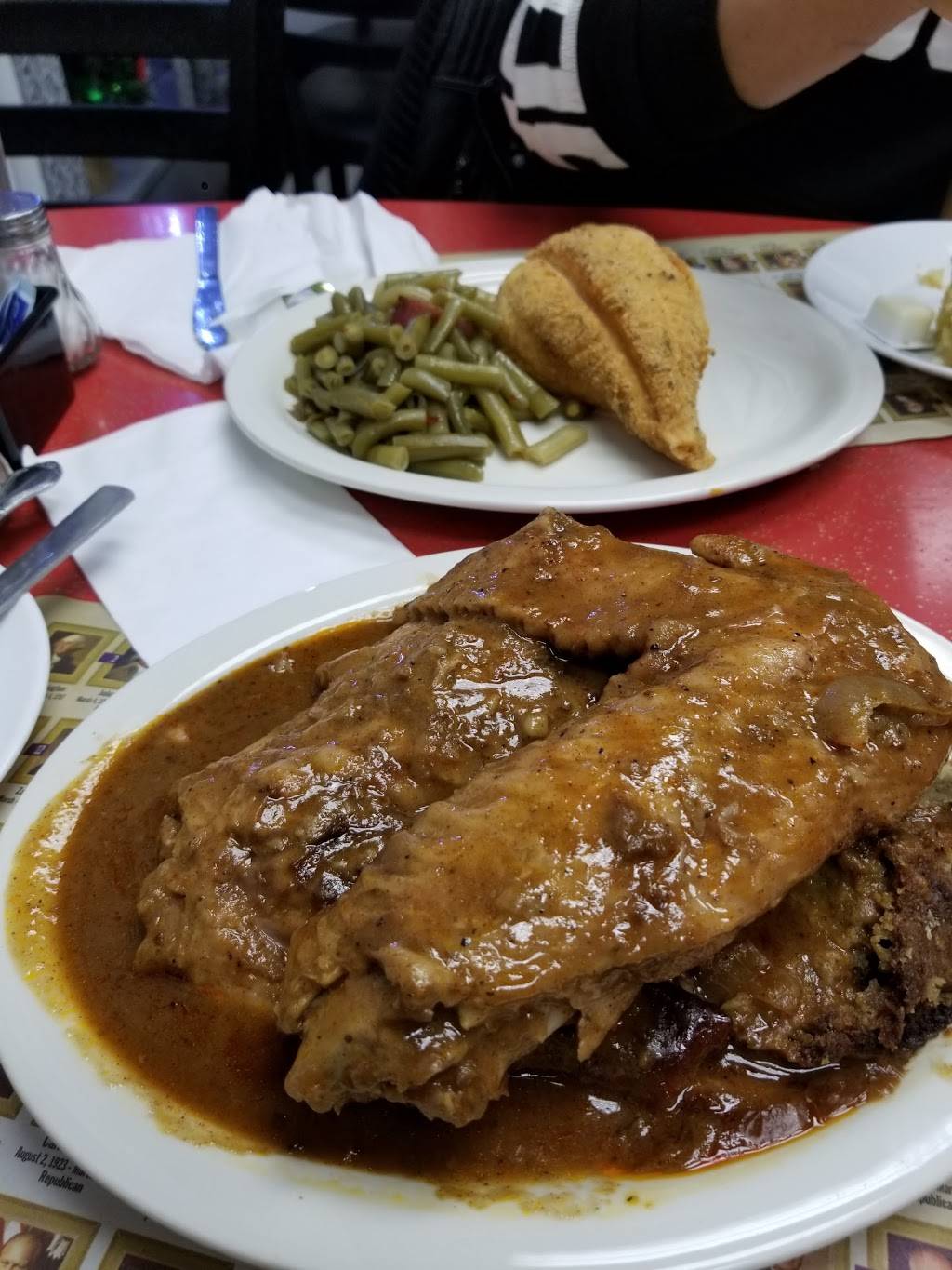 Tasteys Gails Southern Style Soul Food | restaurant | 275 Sanford St, East Orange, NJ 07018, USA | 8625201242 OR +1 862-520-1242