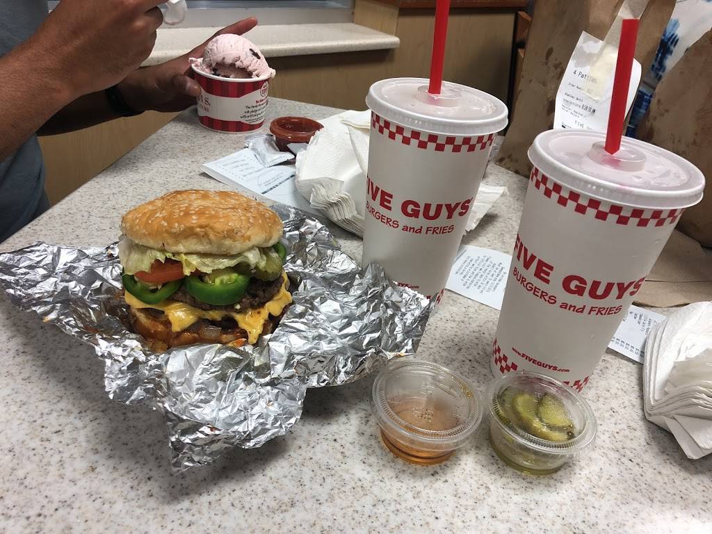 Five Guys | meal takeaway | 15840 S Harlem Ave, Orland Park, IL 60462, USA | 7084441140 OR +1 708-444-1140