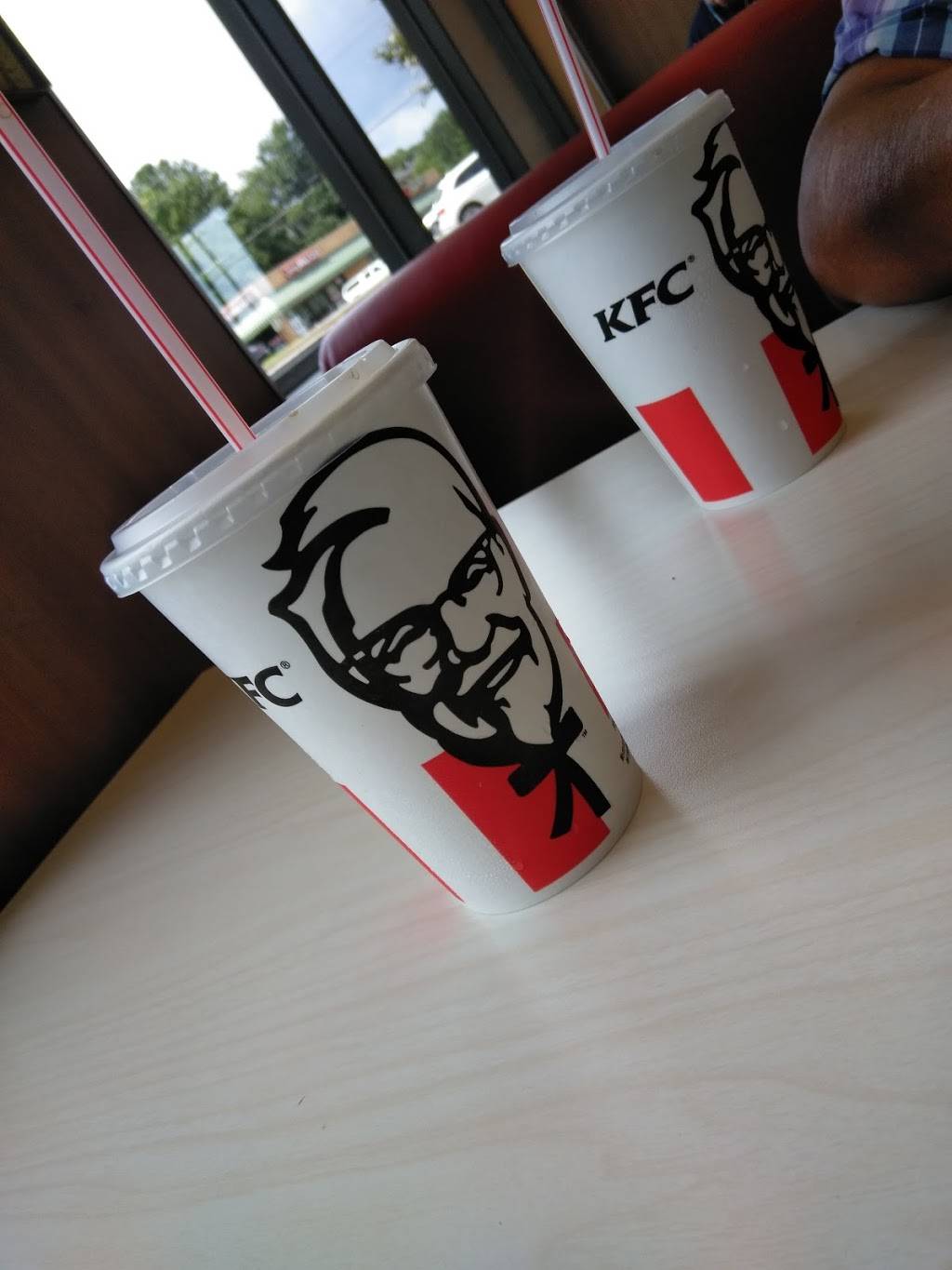 KFC | restaurant | 676 Holcomb Bridge Rd, Roswell, GA 30076, USA | 7709932330 OR +1 770-993-2330
