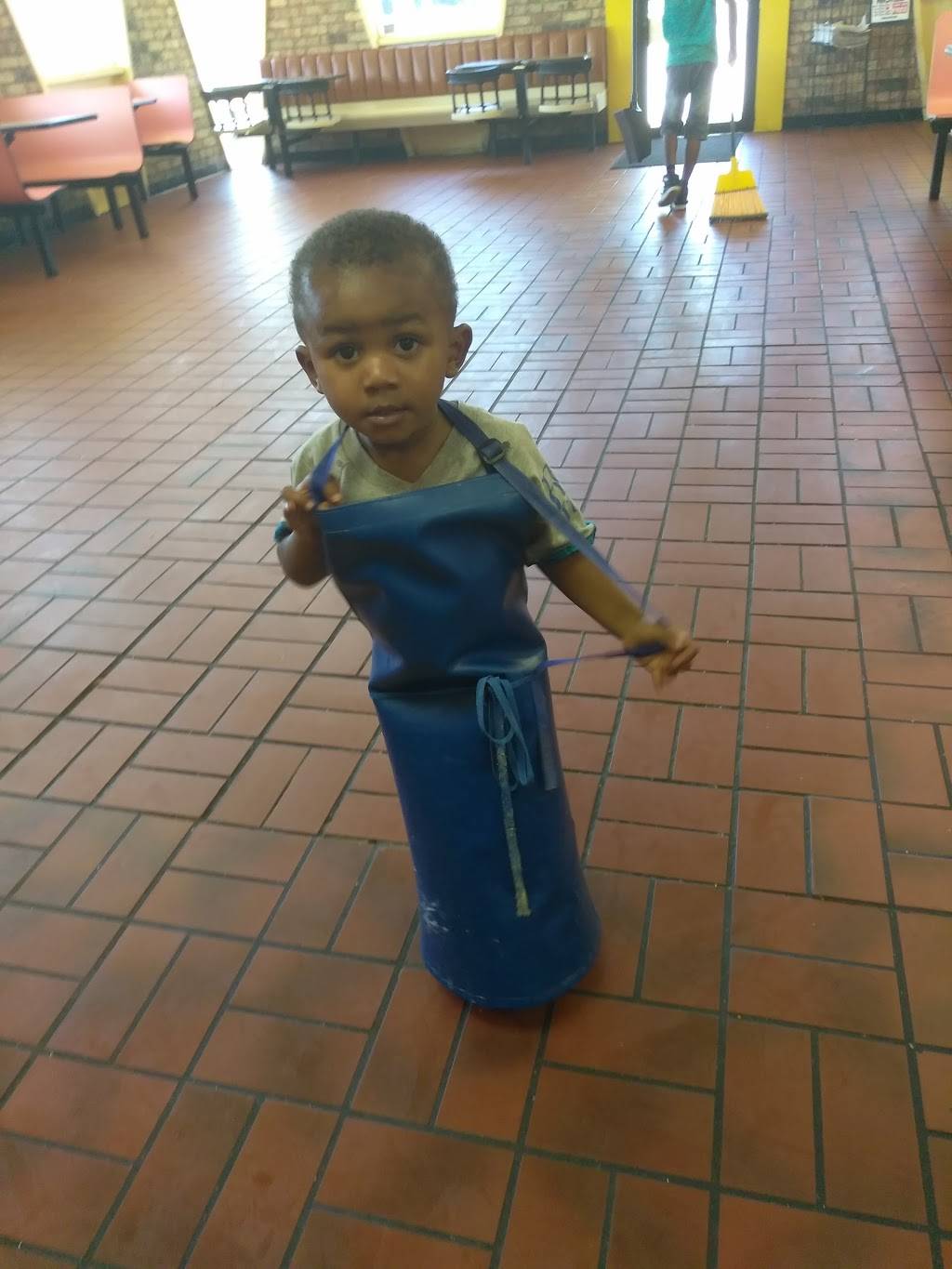 Williams Fried Chicken | restaurant | 820 Brentwood Stair Rd, Fort Worth, TX 76112, USA | 8174298009 OR +1 817-429-8009