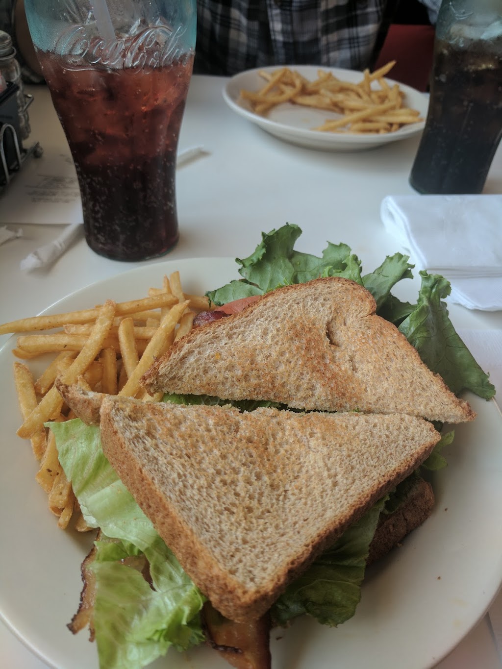 Steak n Shake | restaurant | 3819 Broadway St, Quincy, IL 62305, USA | 2172281082 OR +1 217-228-1082