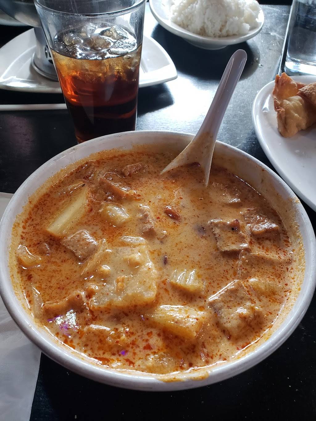 Ons Kitchen Thai Cuisine | restaurant | 1613 University Ave W, St Paul, MN 55104, USA | 6513309664 OR +1 651-330-9664