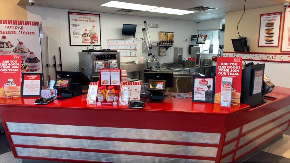 Freddys Frozen Custard & Steakburgers | restaurant | 8817 Shawnee Mission Pkwy, Merriam, KS 66202, USA | 9134997656 OR +1 913-499-7656