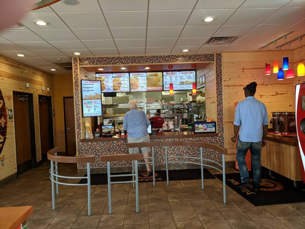 Popeyes Louisiana Kitchen | restaurant | 74 Newton Rd, Danbury, CT 06810, USA | 2036287559 OR +1 203-628-7559